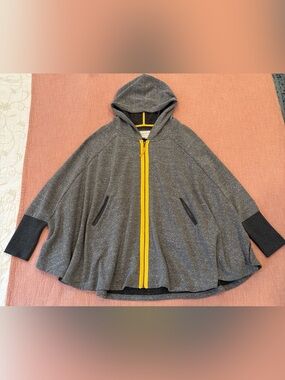 Gray fleece Hooded Cape S/M by Evy’s Tree